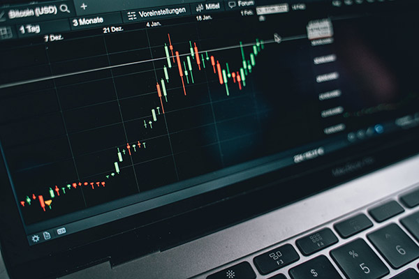 Perpetual DEXs 2026: On-Chain Leverage vs. Centralized Exchanges